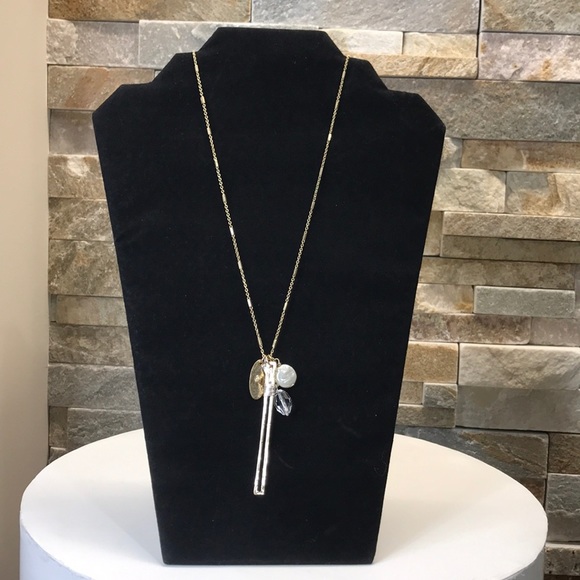 🎁 💎💎💎Canvas Goldtone & Crystal Pendant Necklace - Picture 2 of 6